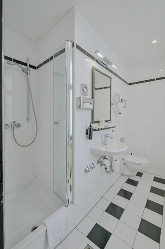 Bathroom 5, Ramada by Wyndham Frankfurt Central Station, Frankfurt am Main