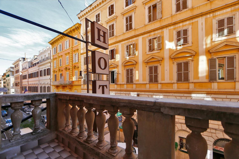 Exterior & Views, 47 Steps, Roma