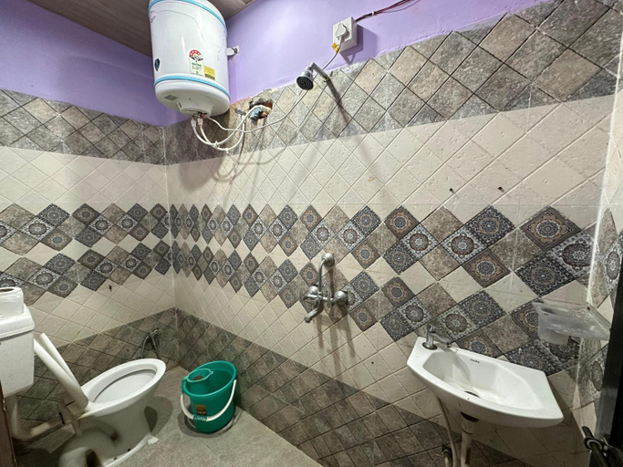 Bathroom, Tree Baba Hostel, Varanasi