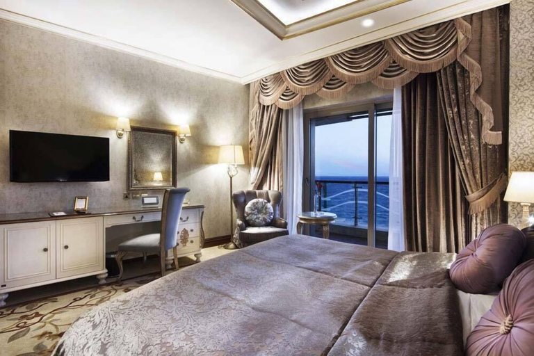 Bedroom 3, Merit Royal Hotel