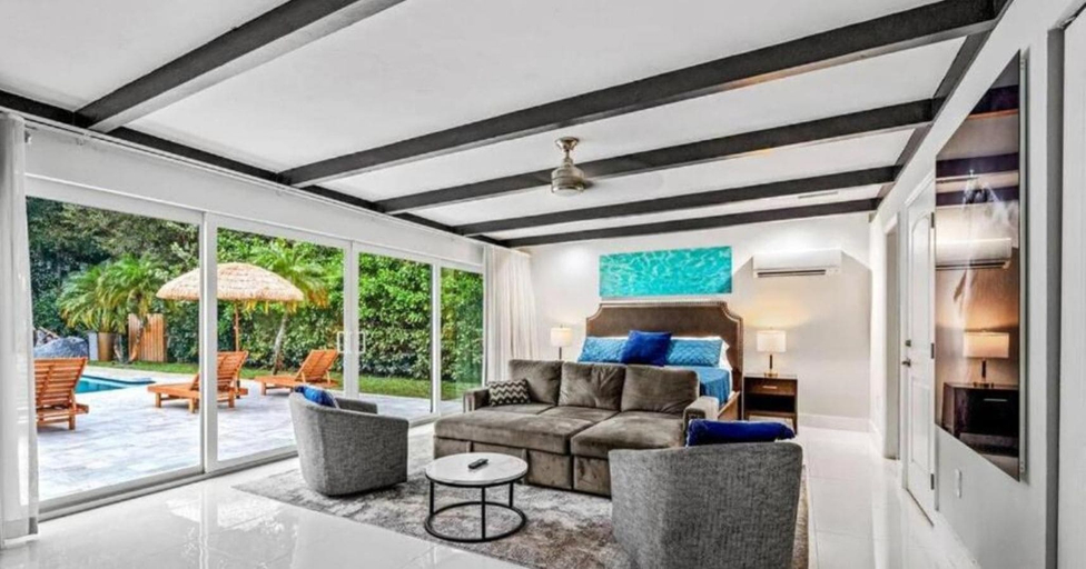 Living area 4, The Lagoon Miami's Exclusive Glam Grotto, Miami-Dade