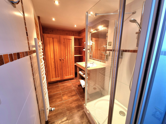 Bathroom 3, Hotel Les Peupliers, Hautes-Alpes