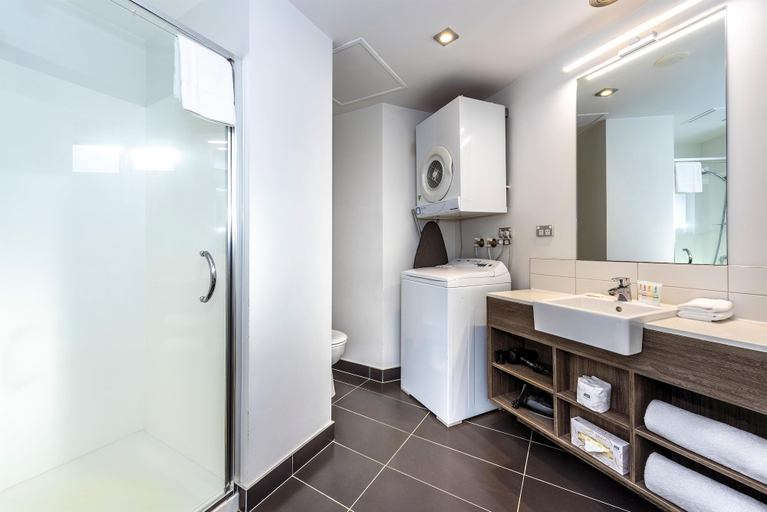 Bathroom 3, Oaks Auckland Hotel, Waitakere