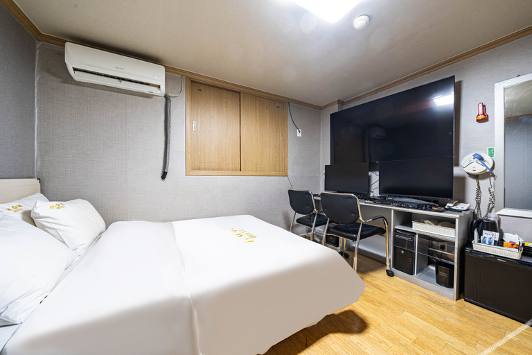 Bedroom 3, Suwon Station Hotel MOM, Suwon