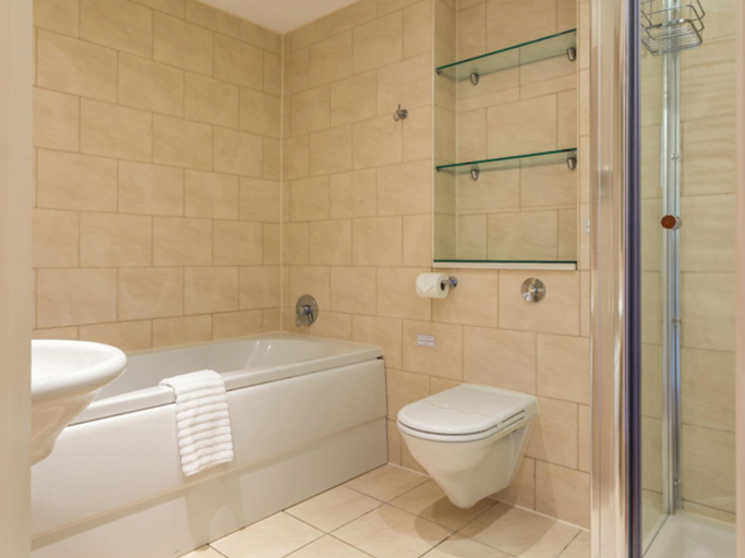 Bathroom, Peregrine, Poole