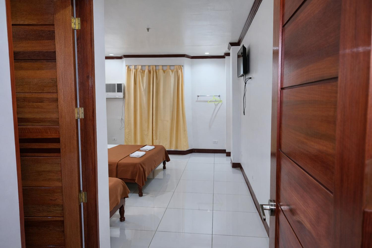 Bedroom 2, La Elliana Hotel & Restaurant, Inc., Laoag City