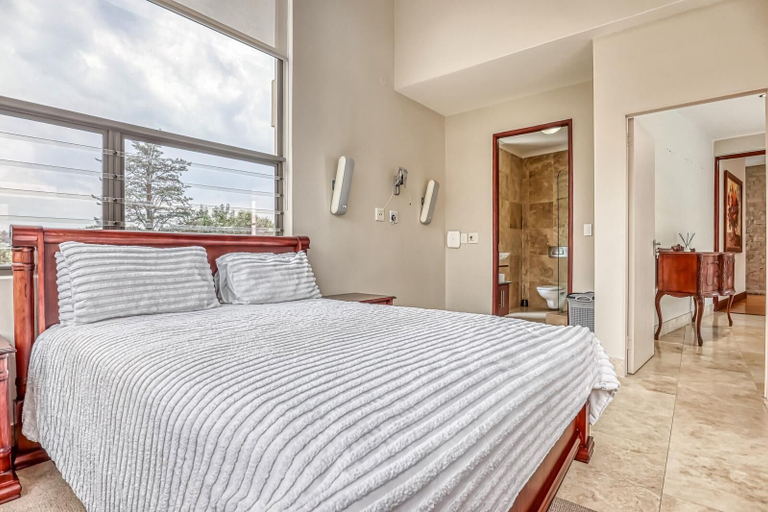 Room 2, Executive 4-Bedroom Home, City of Johannesburg