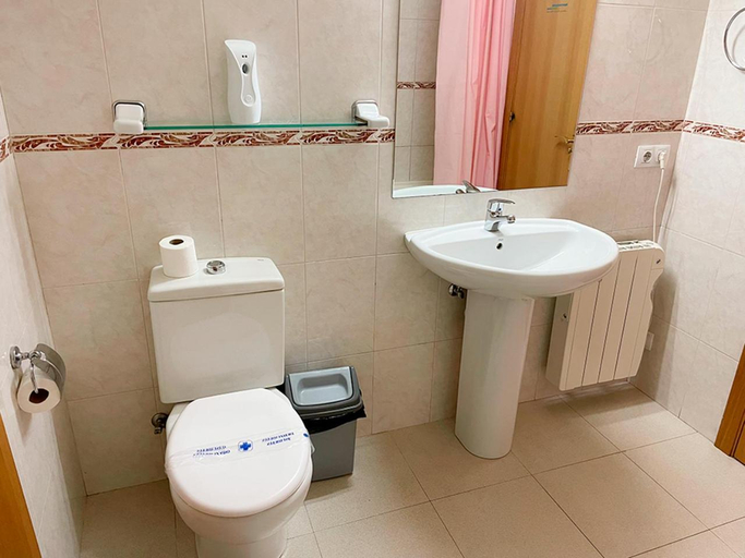 Bathroom 3, Apartamentos Pantebre 3000, Pyrénées-Orientales