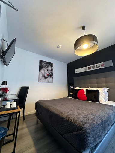 Bedroom 1, Hotel Eden Cassis, Bouches-du-Rhône