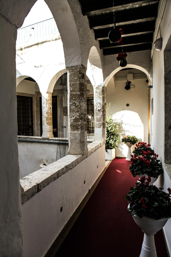 Others 2, B&B Agora, Bari