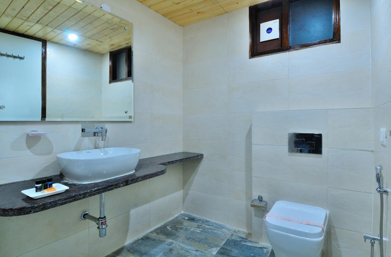 Bathroom 3, The Grand Uddhav, Delhi