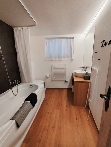Bathroom 3, B&B Berninapass, Bernina