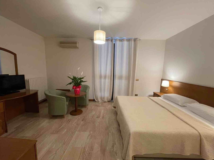 Bedroom 4, HOTEL CLEMENTI, Pavia