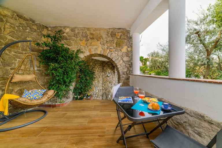 Outdoor dining 2, Estate4home - Iris Flat, Napoli