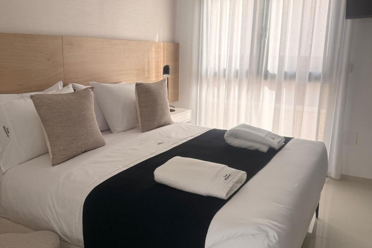 Room 5, 3 Bed Villa - Sleeps 6 - Private Pool - Parking, Alicante