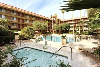 Others 2, モーテル 6 フェニックス、AZ – スカイ ハーバー, Maricopa