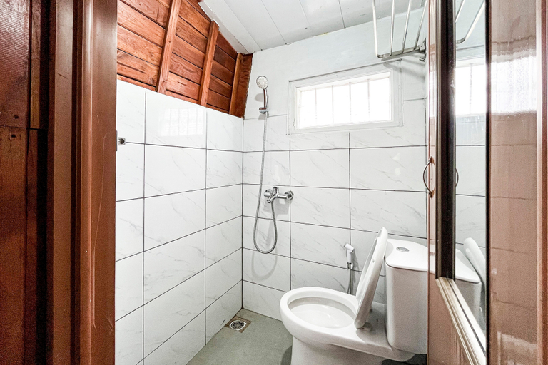 Bathroom 4, Elkana View Homestay RedPartner, Wonosobo