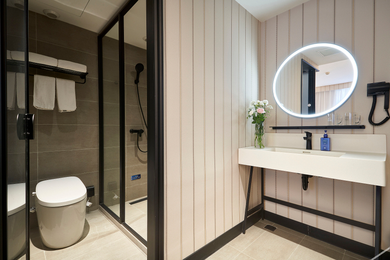 Bathroom 3, Hanting Hotel Beijing Guomao Jianguomen, Beijing