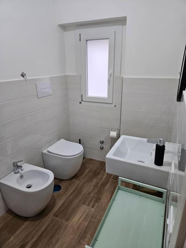 Bathroom 4, Onda Blu, Salerno