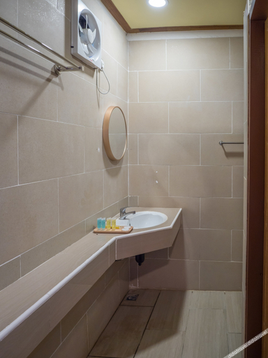 Bathroom 5, Timba Garden Semporna Free Town / Jetty Transport, Semporna