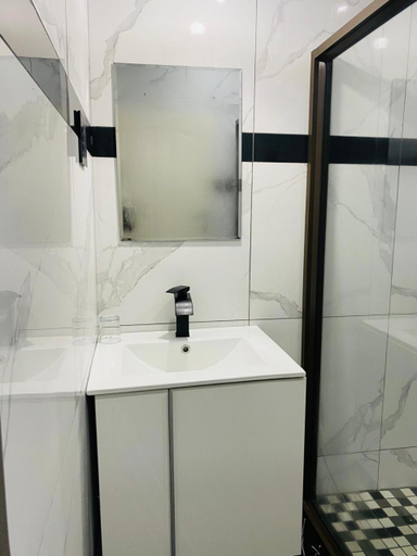 Bathroom 3, Royal Lodge, Vhembe