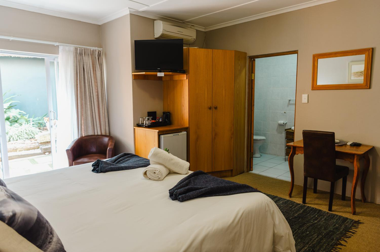 Bedroom 4, Kududu Guest House, Cacadu