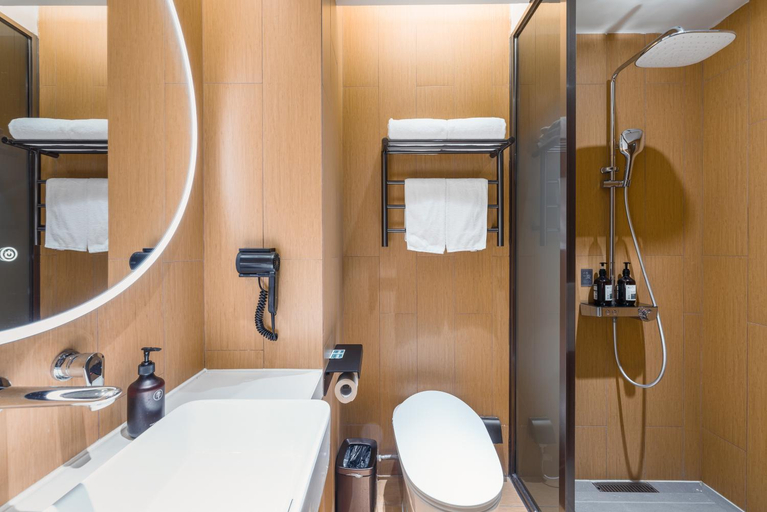 Bathroom 4, JI Hotel Shanghai Shimao Riverside Garden, Shanghai