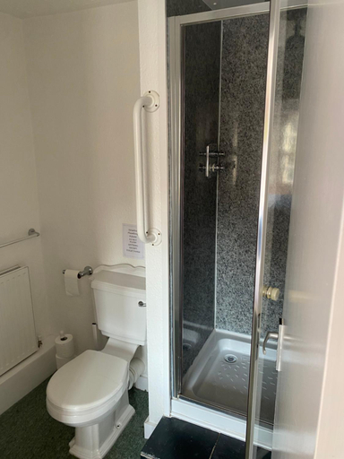 Bathroom 3, The Phelips Arms, Somerset