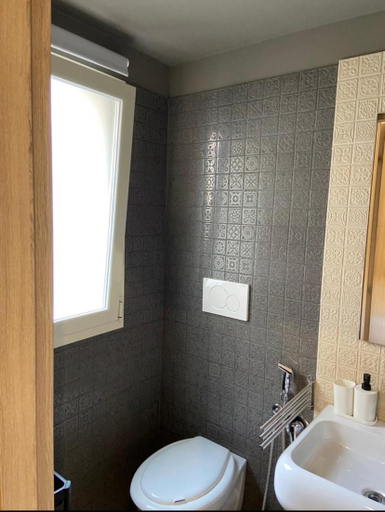 Bathroom 5, Annette Rooms, Bari