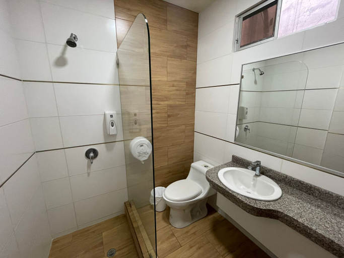 Bathroom 3, Fortune Hotel, Guayaquil