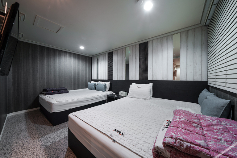 Bedroom 2, Busan Jaesongdong Max, Haeundae
