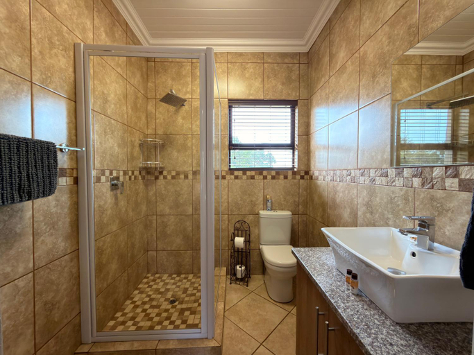 Bathroom 3, African Dream Tour, Mopani