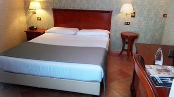 Others 4, Hotel Nuvò, Napoli