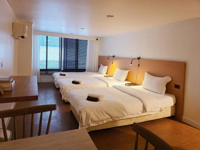 Room 4, Baan Rak, Wattana