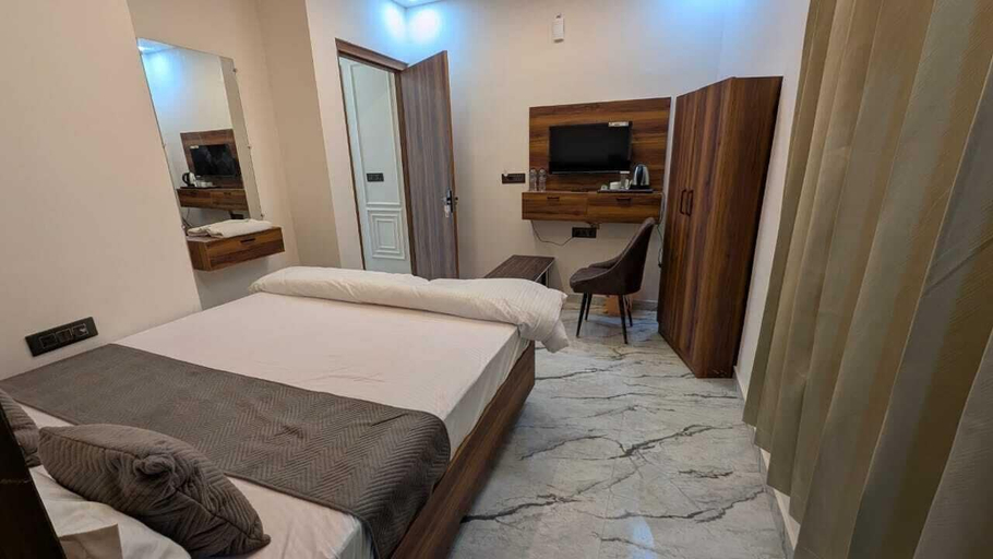 Room 4, HOTEL R R TRIPATHI, Faizabad
