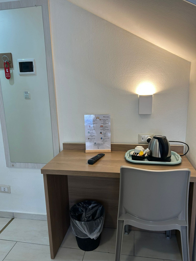 Others 5, Hotel 26, Milano