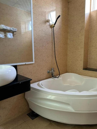 Bathroom 5, Bình Minh Motel, Pleiku