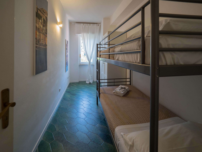 Bedroom 2, Scimiscia 2-bedroom Apartment with AC, La Spezia