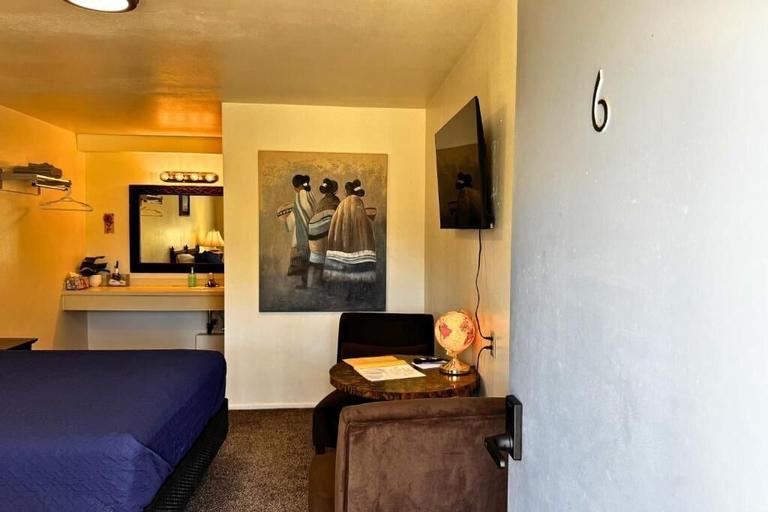 Room 3, Travelers Motel, Kane