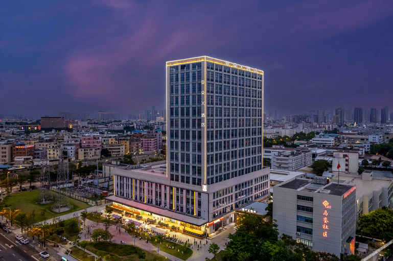 Exterior & Views