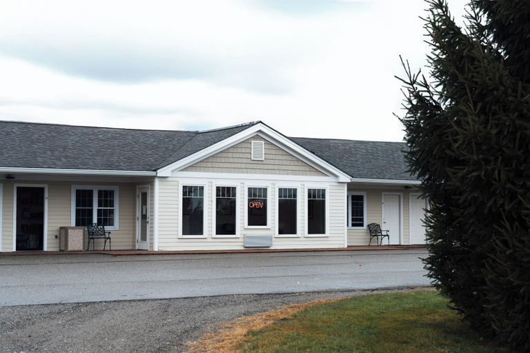 Exterior & Views 2, Yankee Clipper Motel, Waldo
