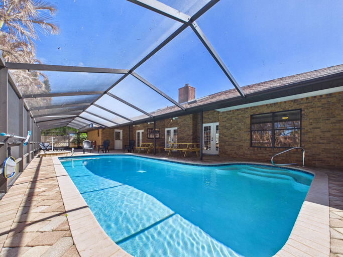 Room 3, Indian Harbor Beach Pool Retreat, Brevard