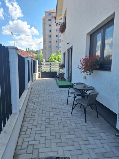 Others 4, Casa de Caramida, Brasov