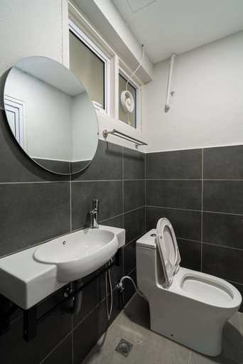 Interior 5, Stylish 3BR Stay Near Gurney Drive, Free Parking, Pulau Penang