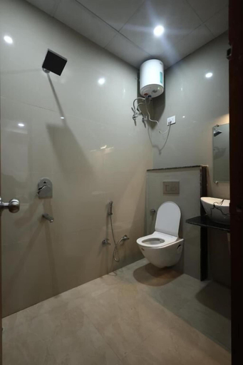 Bathroom 3, Hotel Om Divine, Mathura