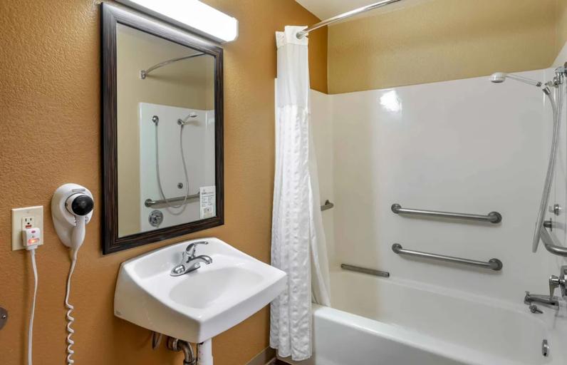 Bathroom 2, Relax Suites Extended Stay - La Mirada, Los Angeles