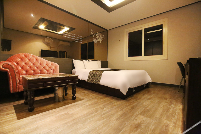Bedroom 2, Daejeon Yongjeon XYM, Dong