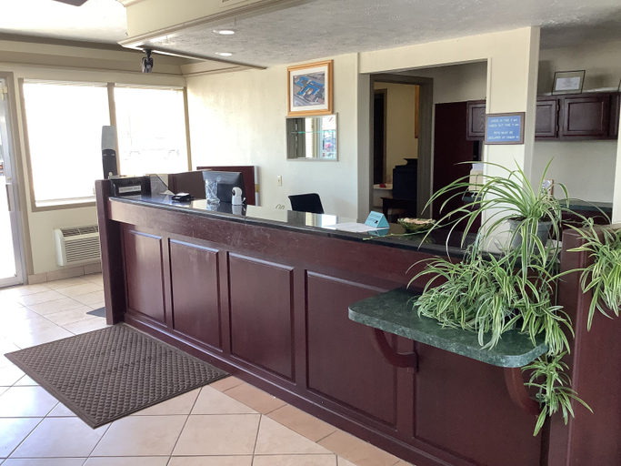 Public Area, Silver Spur Vintage Inn & Suites, Ford
