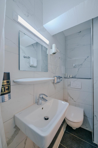Bathroom 4, Hotel Muenchner Hof, Frankfurt am Main