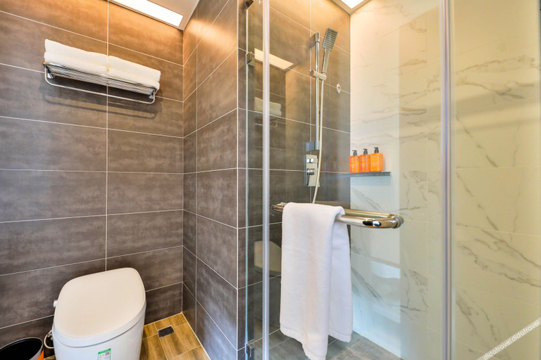 Bathroom 3, Orange Hotel Shenyang Huachen Ceramic City, Shenyang